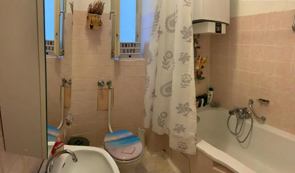 Pansiyon Zentrales Und Grosses Gemutliches Zimmer In Stuttgart City Daire Almanya